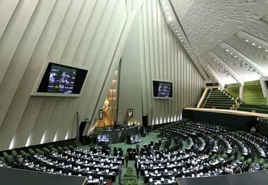 طرح دریافت حق بیمه  از بارنامه رانندگان کامیون به صحن مجلس نرفت