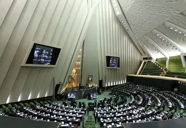 طرح دریافت حق بیمه  از بارنامه رانندگان کامیون به صحن مجلس نرفت