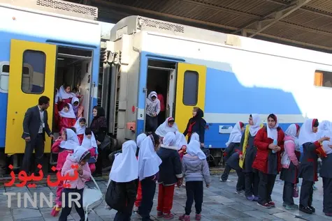 (تصاویر) بازدید دانش‌آموزان از اداره‌کل راه‌آهن جنوب