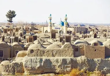 قلعه و امامزاده و چنار ۸۰۰ ساله