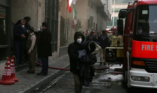 تلاش آتش‌نشانان برای اطفای حریق وزارت نیرو ادامه دارد
