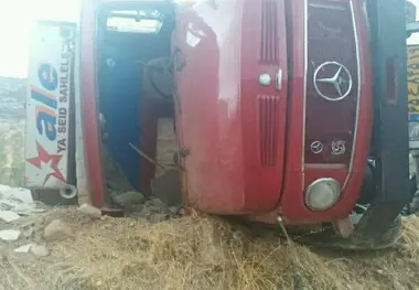 واژگونی کامیون 2 کشته و مجروح بر جای گذاشت