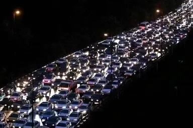 ترافیک جاده ای چند کیلومتری در آزادراه قزوین رشت؛ الگوی سفر ها را تغییر دهیم