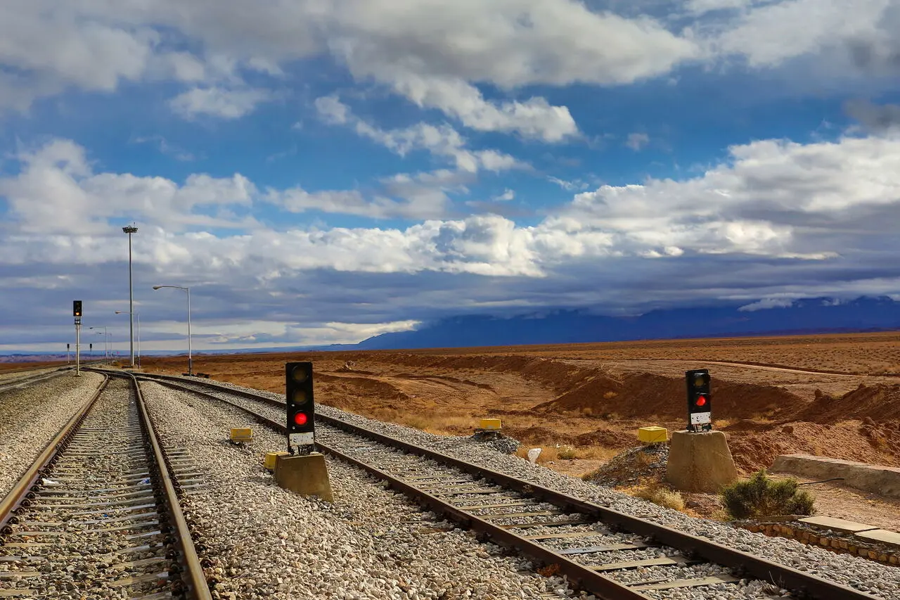 خط آهن بستان آباد مسافری است نه ترانزیتی