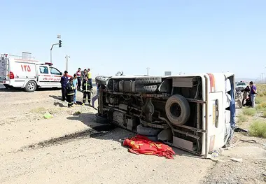 21 مصدوم در واژگونی مینی بوس