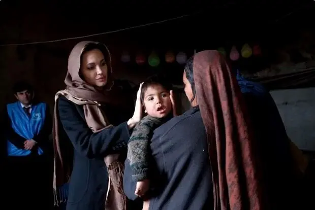 آنجلینا جولی با "نامه‌ای از یک دختر افغان" به اینستاگرام آمد