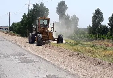 انجام 28 کیلومتر تسطیح و تیغه‌زنی راه‌های خاکی شهرستان تاکستان

