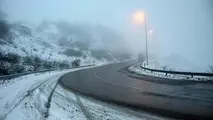 ترافیک سنگین در برخی محدوده های چالوس/ جاده برفی است