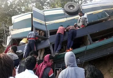 سقوط مرگبار اتوبوس به دره‌ای در هند
