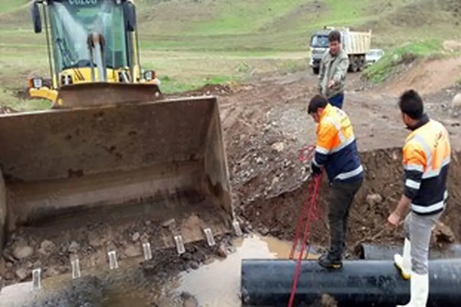 بازسازی و بازگشایی راه سه روستا بعد از تخریب سیل در کوثر