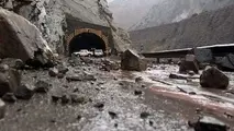 جزئیات ریزش ۱۰ هزار مترمکعب سنگ در جاده چالوس 