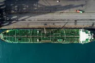 پهلودهی کشتی پهن پیکر در بندر شهید رجایی + عکس