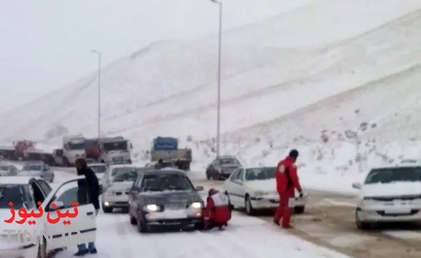 امداد رسانی به بیش از ۷۰۰ گرفتار در برف در قزوین