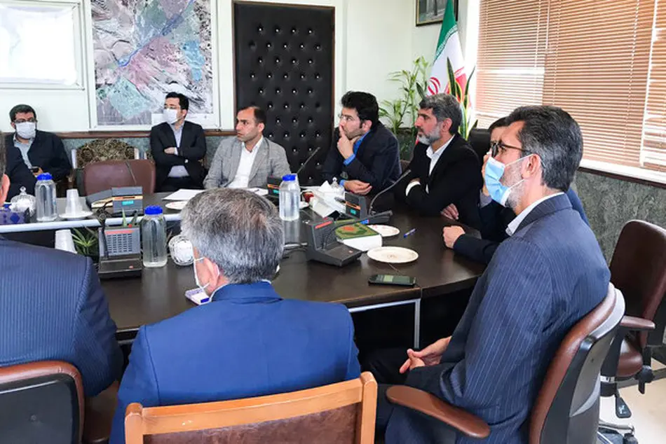 تکمیل طرح قطار سریع السیر تهران_ قم_ اصفهان از اولویتهای قم است