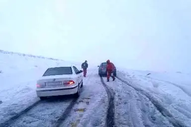 نجات و اسکان ۱۵۰ مسافر در راهدارخانه های قزوین طی بارش های سنگین اخیر