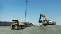 پارکینگ پر از گل و لای یک پایانه بار و شرایط سخت رانندگان 