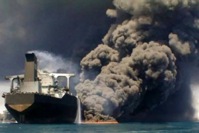 اعزام 2یدک‌کش ژاپنی به محل حادثه نفتکش