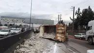 واژگونی یک دستگاه کامیون در محور امام رضا (ع) 