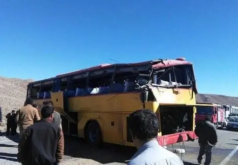 ۱۶ مجروح در تصادف اتوبوس و تریلی/ یک نفر کشته شد