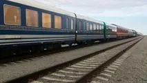 عبور قطار پرسرعت تهران- قم- اصفهان از جمکران