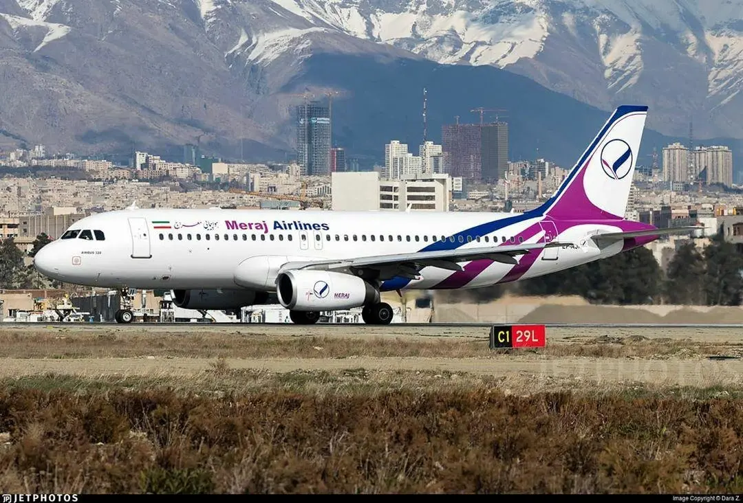 هواپیمای معراج در فرودگاه مهرآباد فرود اضطراری کرد