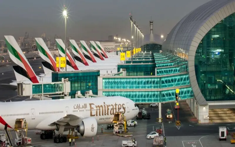 شکر گزاری مرد عرب از جاری شدن سیل در فرودگاه دبی