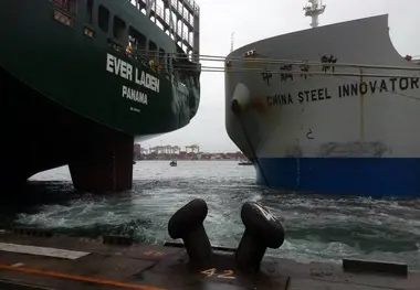 VLOC collides with containership at Kaohsiung port