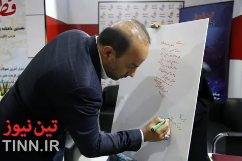 بازدید بابک احمدی از غرفه تین در نمایشگاه ریلی