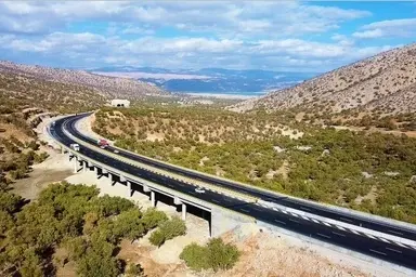 شمارش معکوس برای افتتاح قطعه هفتم آزادراه شیراز-اصفهان آغاز شد