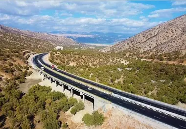 تصاویر اتوبان اصفهان شیراز در نوروز 1403؛ مناظر بهاری زیباترین آزادراه ایران
