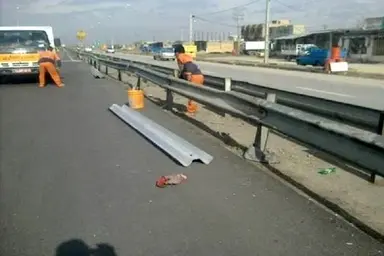 تعمیر و نصب گاردریل در ۴۰۰ کیلومتر جاده های بوشهر؛ ارتقای ایمنی و کاهش سوانح رانندگی