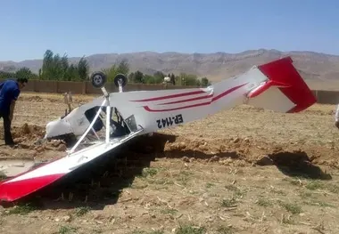 سقوط هواپیمای آموزشی در ایوانکی گرمسار + عکس
