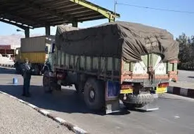 فیلم| صف طولانی کامیون‌ها در بازرسی نایین 