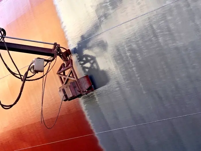 Hapag-Lloyd tests ship-painting robots