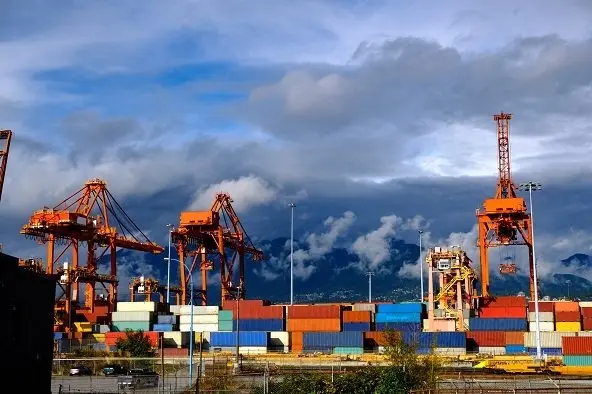 Crane Falls onto Evergreen Containership at Vancouver Terminal