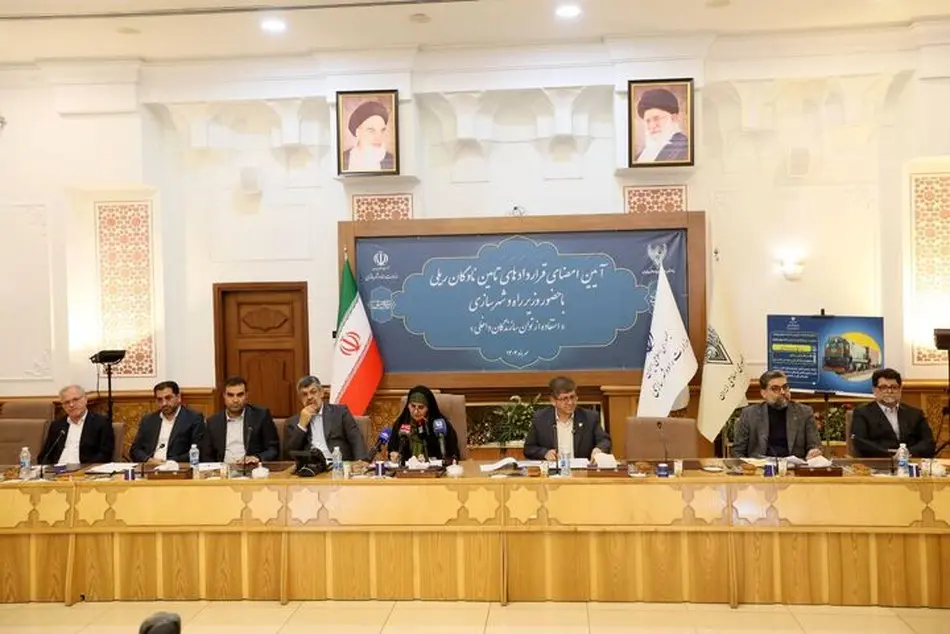قرارداد تامین ناوگان ریلی به ارزش ۱۴.۵ همت با مپنا امضا شد 