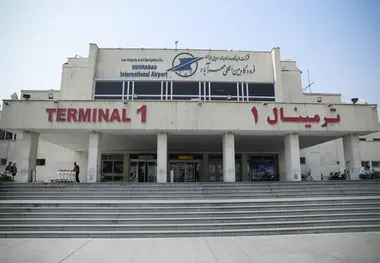 دیدار مردمی سردار مهری در فرودگاه مهرآباد