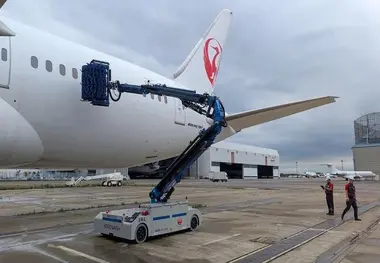 Japan Airlines Rolls Out Aircraft-Washing Robot