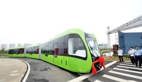 فیلم|  راه‌ اندازی اولین قطار بدون کابل و ریل در چین