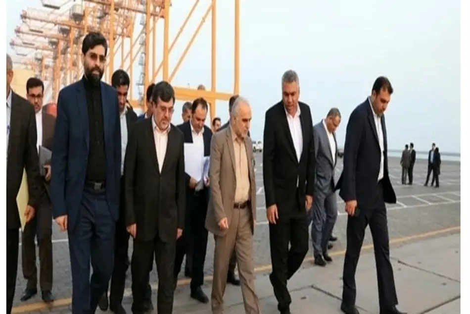 دیدار وزیر امور اقتصادی و دارایی از بزرگ‌ترین بندر تجاری ایران 
