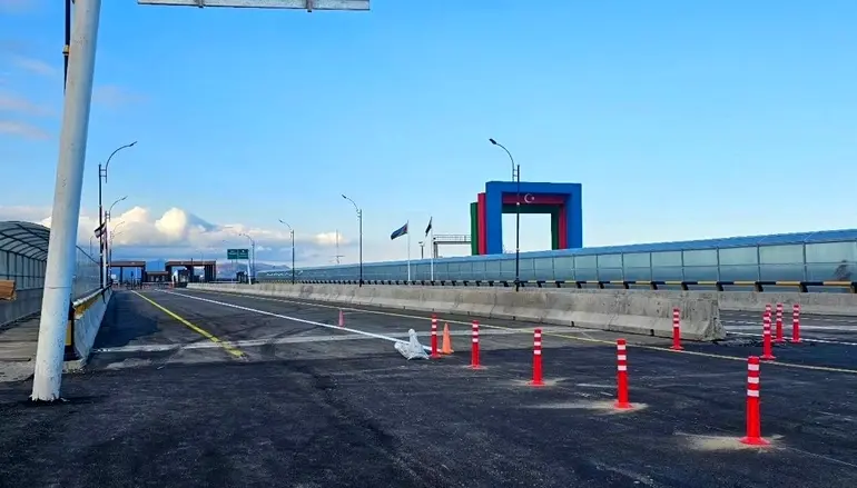 افزایش ظرفیت های حمل و نقلی میان ایران و جمهوری آذربایجان با افتتاح پل مرزی اتومبیل روی آستارا-آستارا 