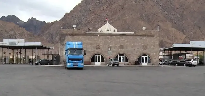 حمل و نقل جاده ای و ظرفیت‌ های توسعه لجستیک مرزی / توسعه زنجیره تامین از طریق تقویت شبکه حمل‌ و نقل 