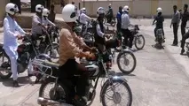 توزیع کلاه ایمنی رایگان به راکبین موتورسیکلت شهرستان سوادکوه و سوادکوه شمالی 