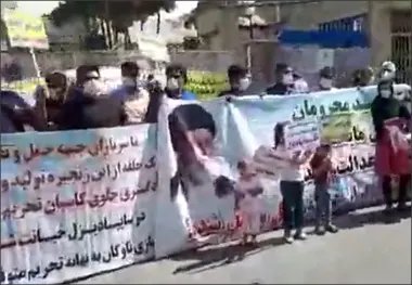 فیلم| تجمع اعتراضی رانندگان و حواله‌داران ولوو در مقابل سایپا دیزل 