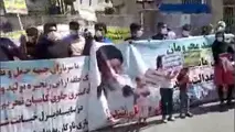 فیلم| تجمع اعتراضی رانندگان و حواله‌داران ولوو در مقابل سایپا دیزل 