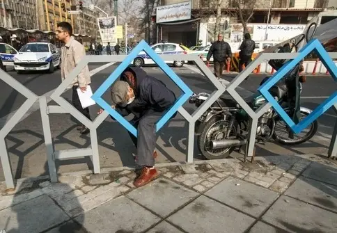 مسیرعابران پیاده در چهارراه ولی‌عصر مجدداً مسدود شد