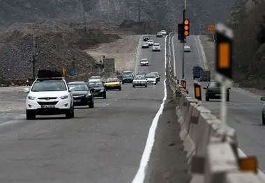 ترافیک سنگین در آزادراه کرج- قزوین/ بارش باران در برخی محورهای استان های غربی کشور