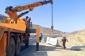 عملیات ضربتی راهداران در بازسازی و مهار نیوجرسی‌های آزادراه شیراز  اصفهان
