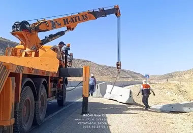 عملیات ضربتی راهداران در بازسازی و مهار نیوجرسی‌های آزادراه شیراز  اصفهان