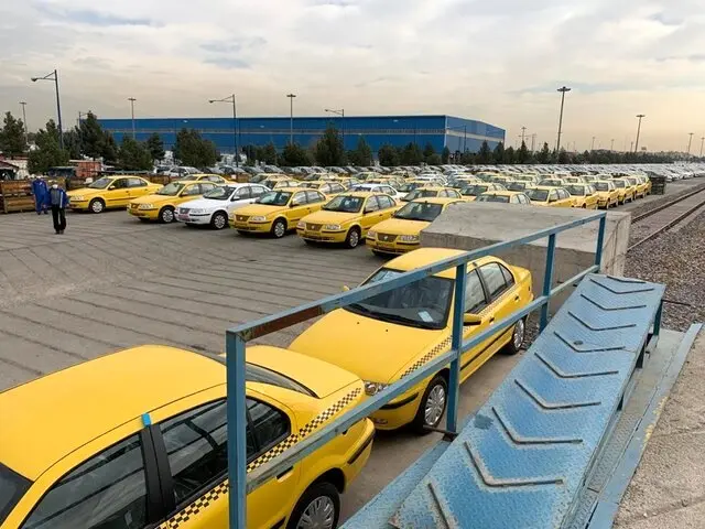 سرویس رسانی تاکسی‌های تهران به سیل‌زدگان امام زاده داوود 
